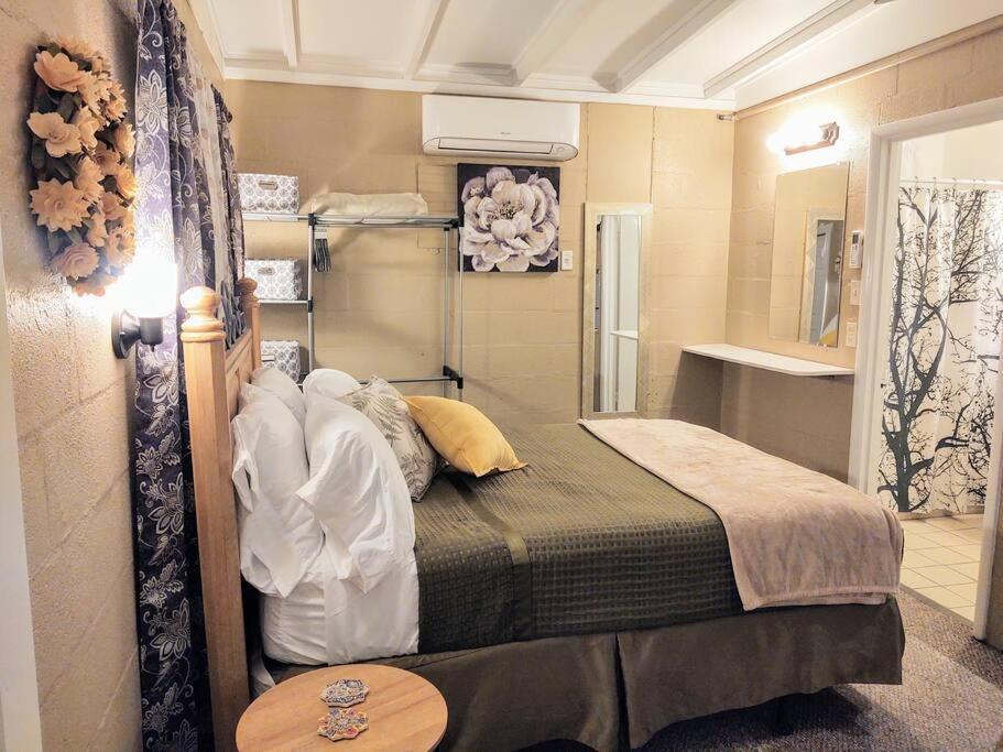 #02 - Unique Lakeside Studio Cottage- Pet Friendly Hot Springs Ngoại thất bức ảnh