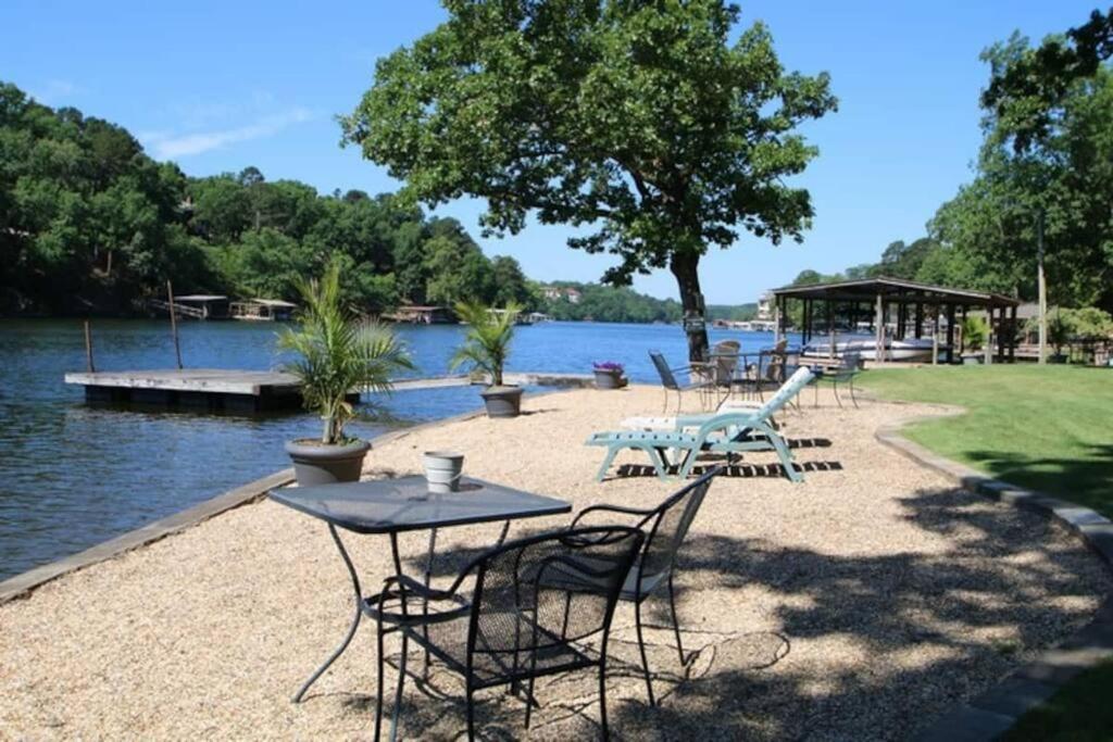 #02 - Unique Lakeside Studio Cottage- Pet Friendly Hot Springs Ngoại thất bức ảnh